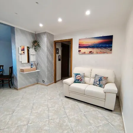 Elegant Seafront In - Beach Access *
