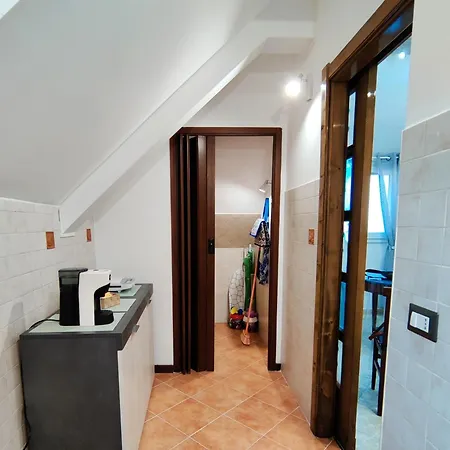 Elegant Seafront In - Beach Access