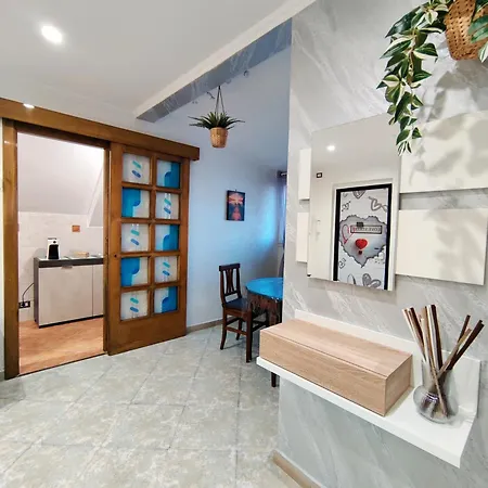 Elegant Seafront In - Beach Access