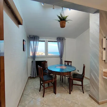 Elegant Seafront In - Beach Access * Lido di Ostia