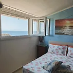 Elegant Seafront In - Beach Access